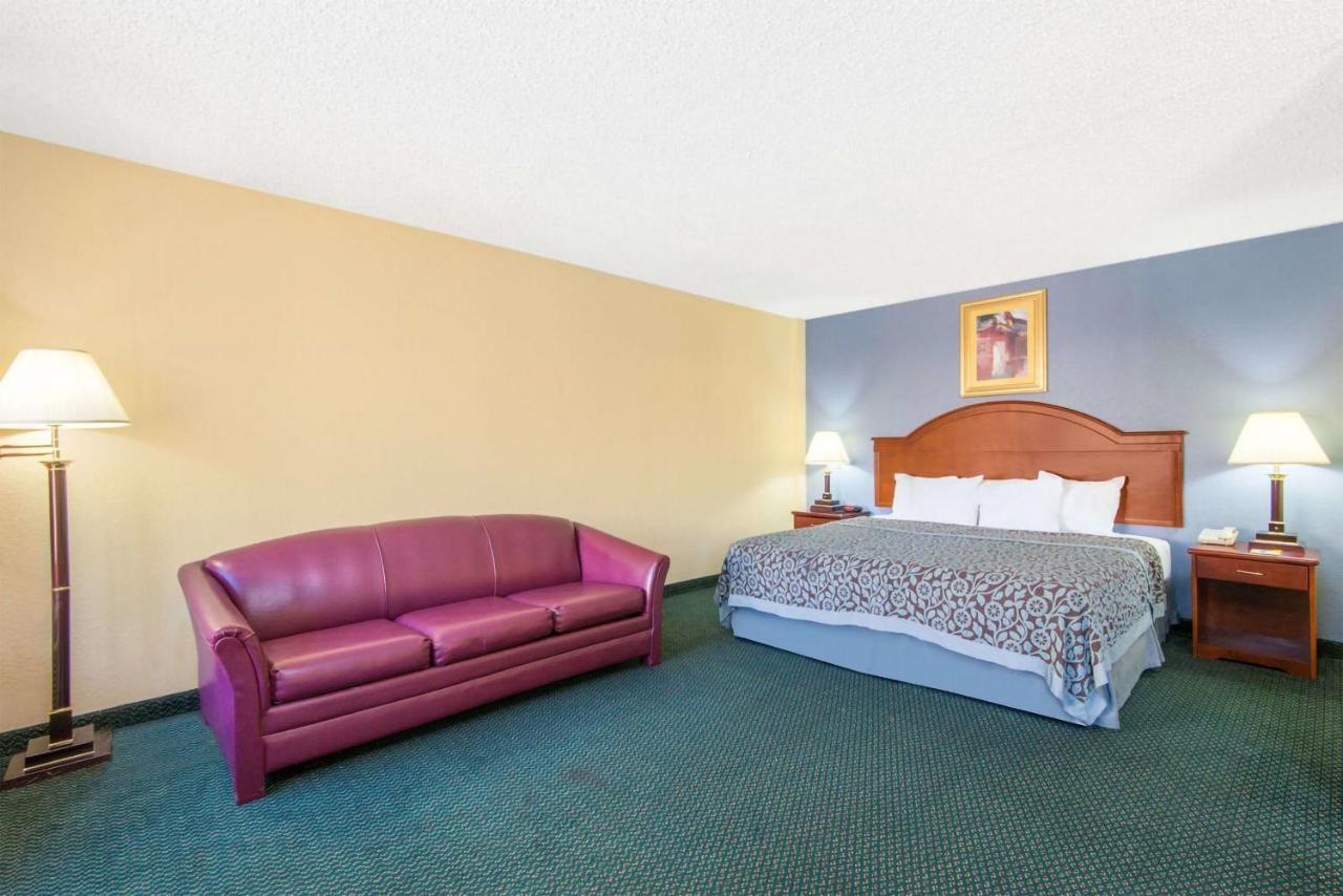Blue Way Inn & Suites Wichita East 外观 照片